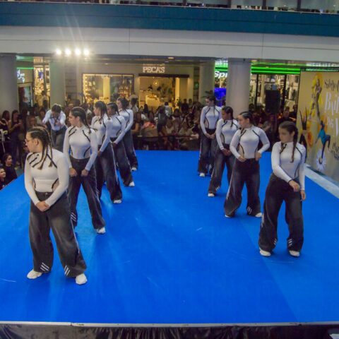 ACTUACIÓN EVENTO BAILANDO PARA MAMÁ CENTRO COMERCIAL AÑAZA CARREFOUR