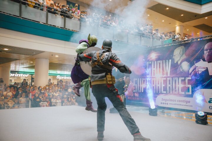 Así fue el Show de Superhéroes en el CC Añaza Carrefour