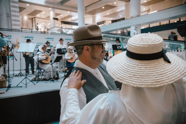 Celebración del Día de Canarias en el CC Añaza Carrefour