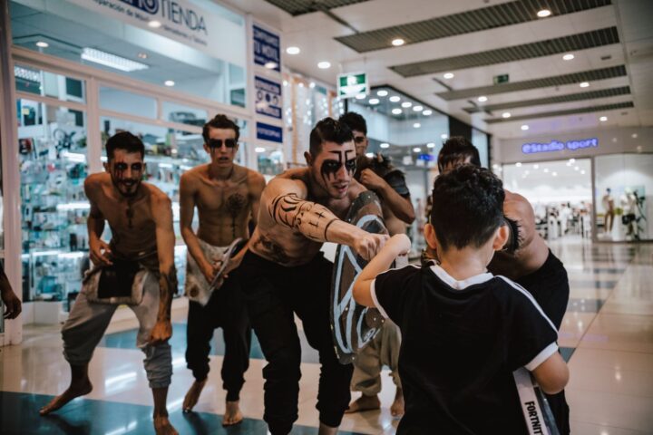 Evento de Body Painting en el CC Añaza Carrefour