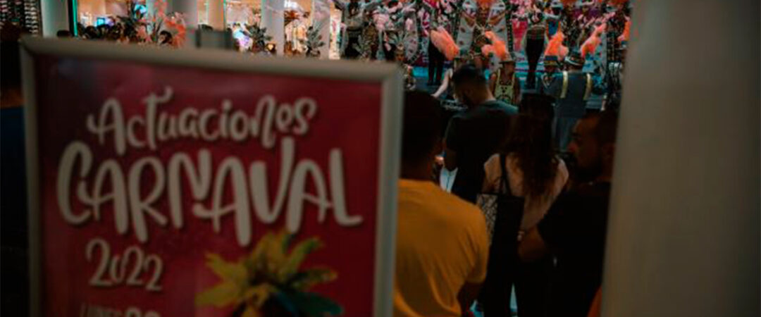Actuación de Carnaval en el Centro Comercial Añaza Carrefour