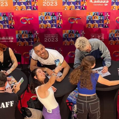 Firma de discos de Operación Triunfo en CC Añaza Carrefour