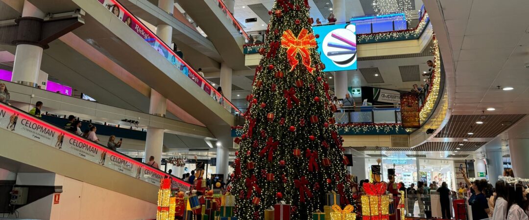 La Magia de la Navidad Ilumina CC Añaza Carrefour