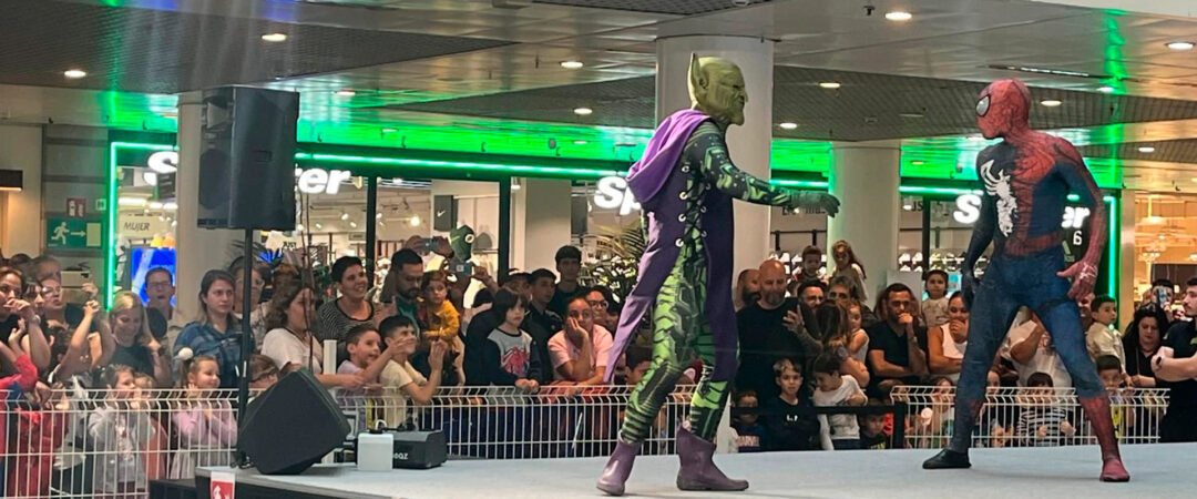 Los Superhéroes Cobran Vida en el C.C. Añaza Carrefour